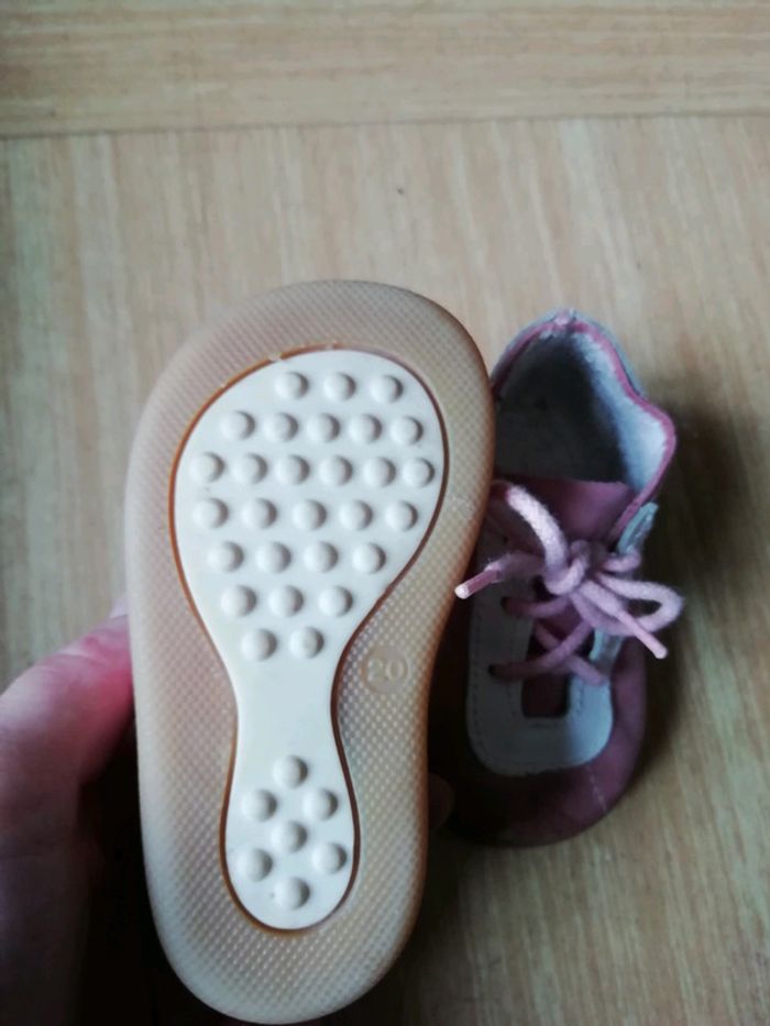 Petites chaussures rose taille 20. - photo numéro 2