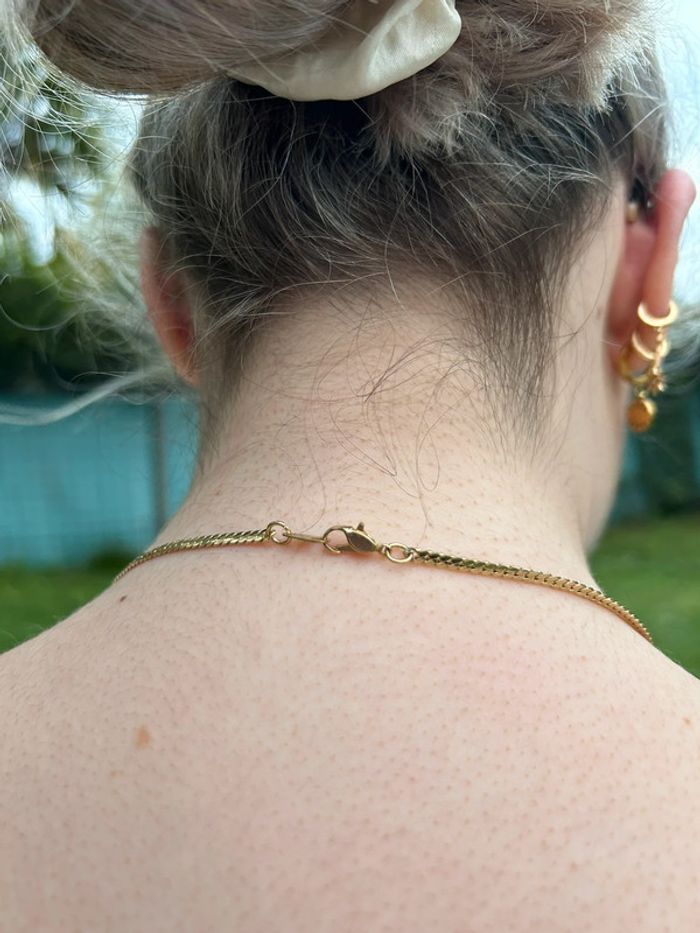 Collier doré et perle verte - photo numéro 2