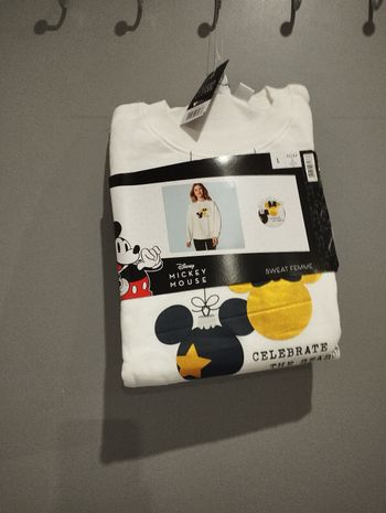 Pull neuf jamais porté taille L marque Disney 