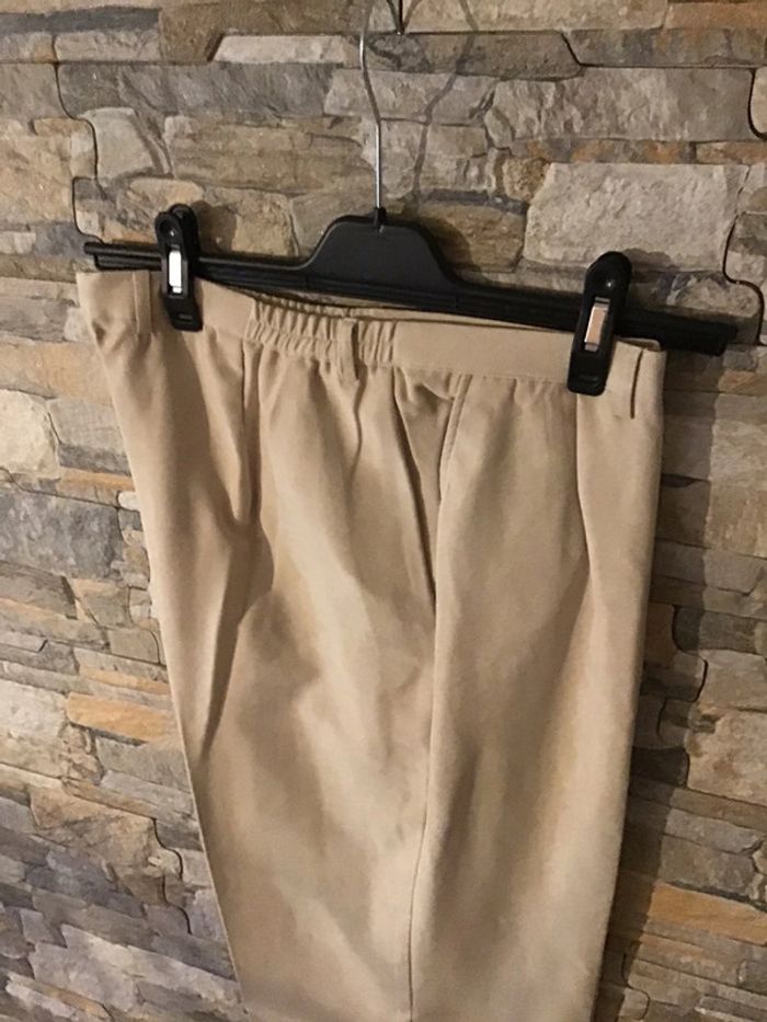 Très beau pantalon beige tissu effet velours daim taille 44 - photo numéro 2