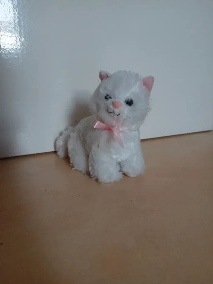 Jolie petit chat en peluche - photo numéro 2