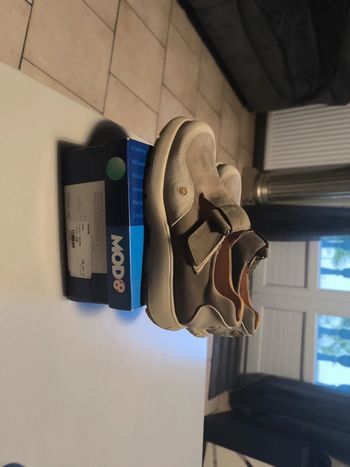 Chaussures ouvertes mod 8 neuves couleur taupe