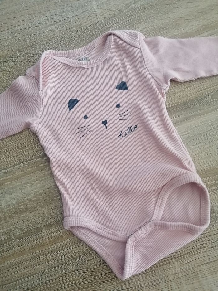 Lot 8 bodies manche longue kiabi et petit bateau - photo numéro 2