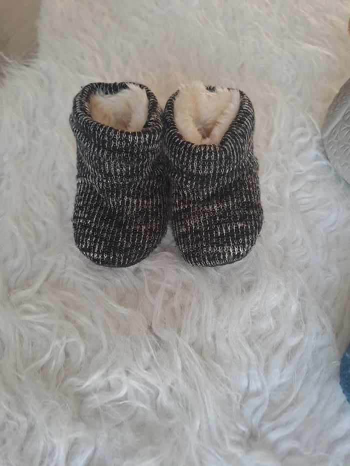 Chaussons bébé / bottines 0/6 mois - photo numéro 2