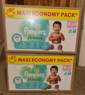 Lot de 2 cartons de couches pampers taille 4 harmonie