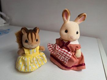 2 figurines sylvanian