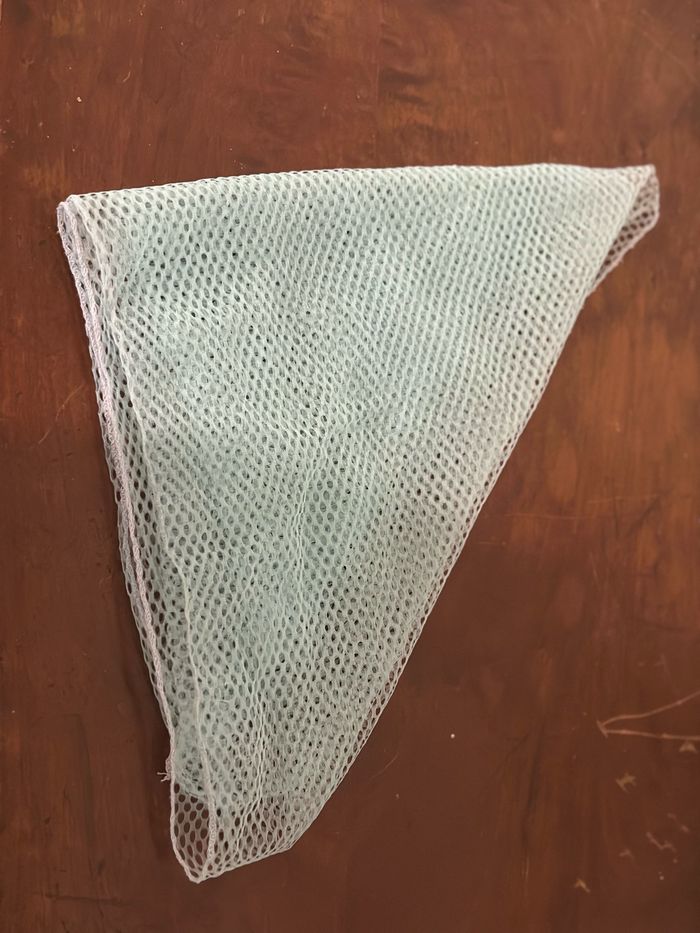 Filet à cheveux triangulaire