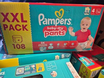Couches pampers taille 4, 108 couches. 