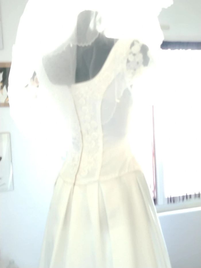 Robe de mariée chic et sophistiquée complicité la fête TBE avec accessoires - photo numéro 2