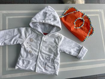 Veste molletonné à capuche et bavoir IKEA