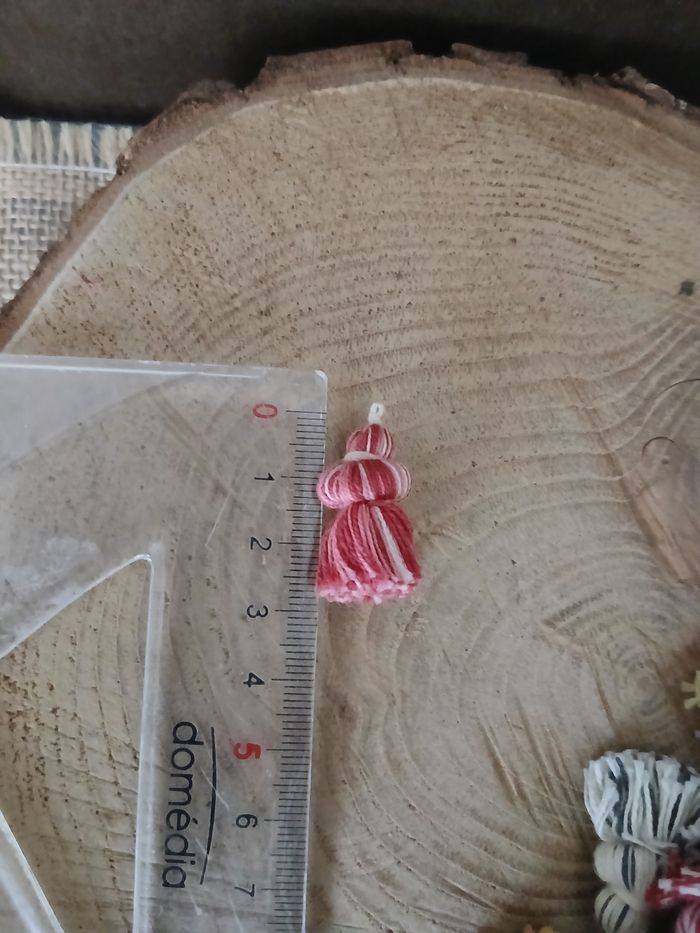 Lot de 42 pompons glands multicolore - photo numéro 3