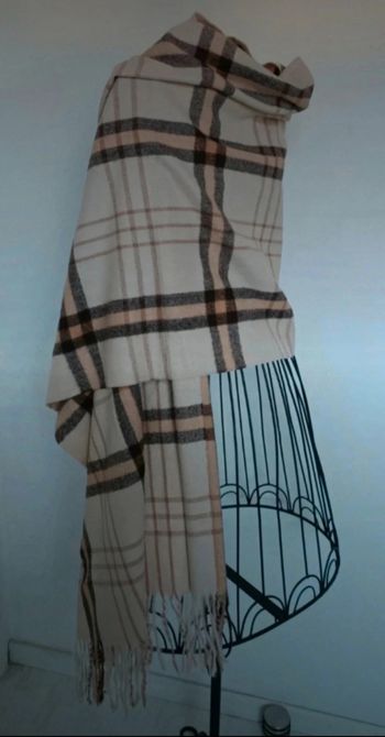 Echarpe beige Neuve