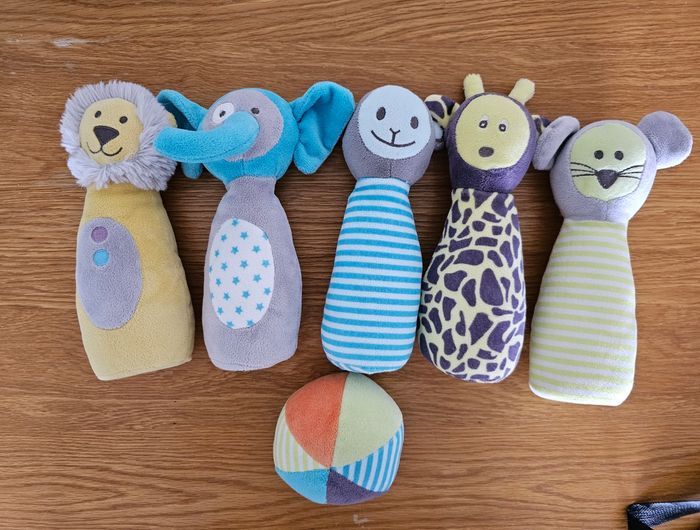 Jeu de quilles en peluche vertbaudet