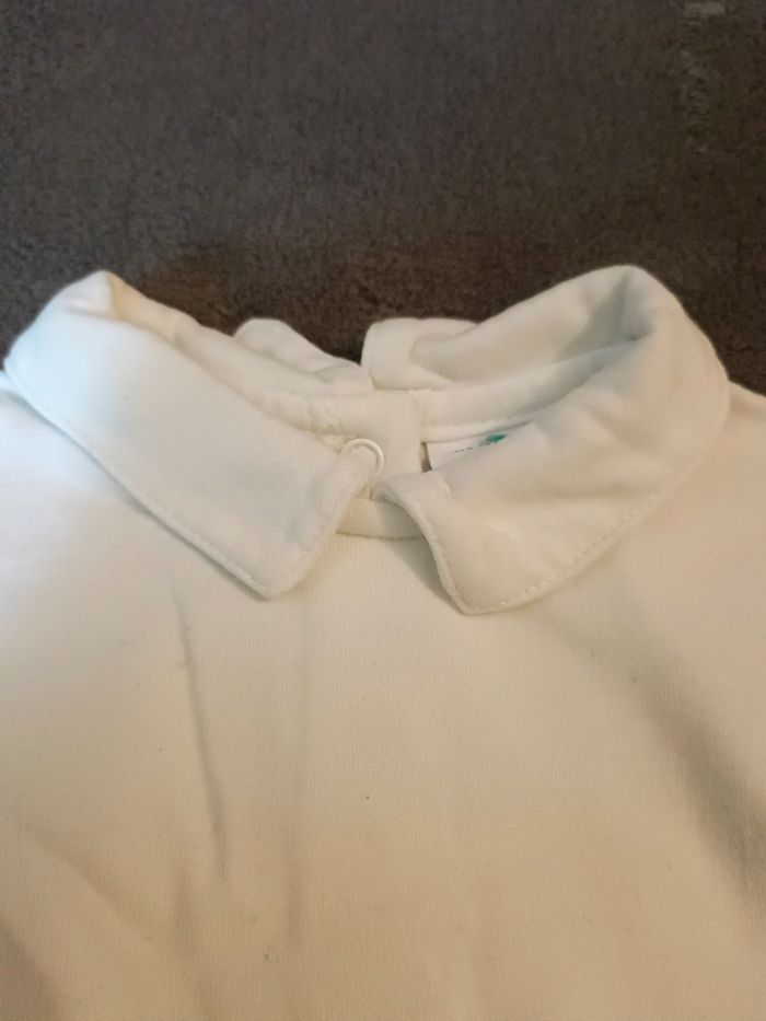 Tee-shirt manches longues blanc avec un petit col - photo numéro 2
