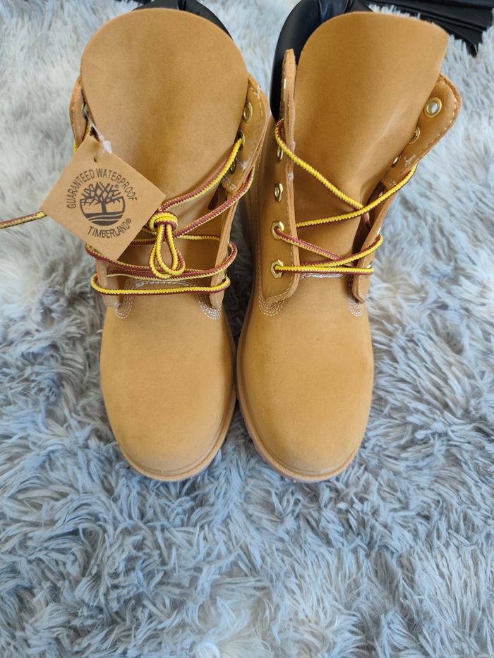 Chaussure Timberland taille 39 enfant neuve - photo numéro 2