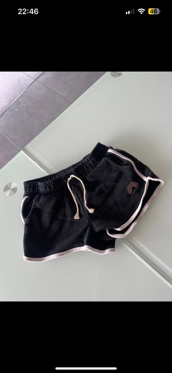 Short fille