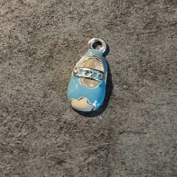 Pendentif fantaisie métal argenté ballerine ou petite chaussure