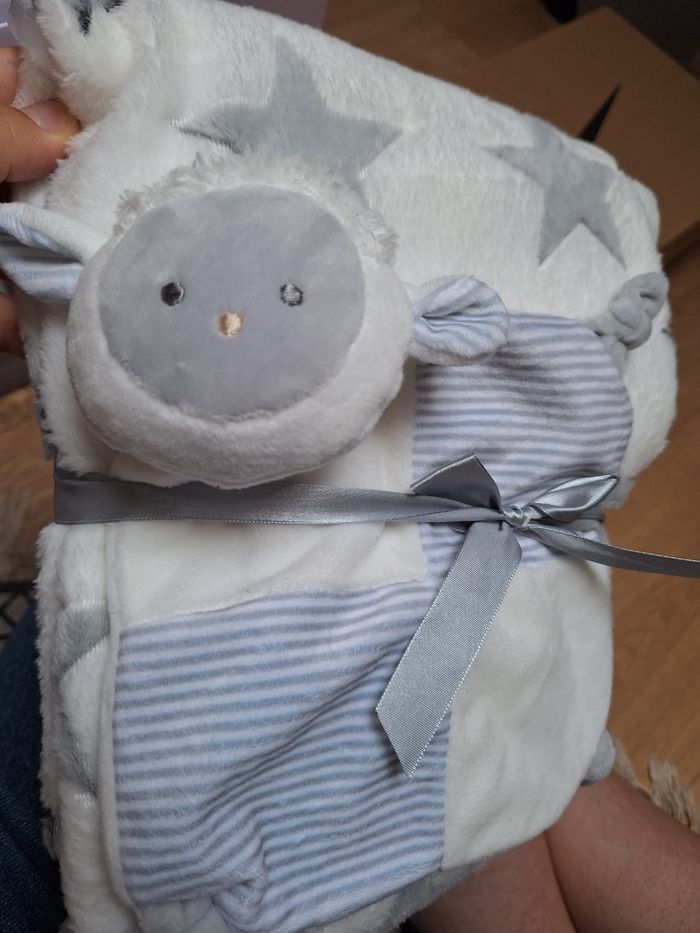 Couverture étoiles et doudou mouton - photo numéro 8