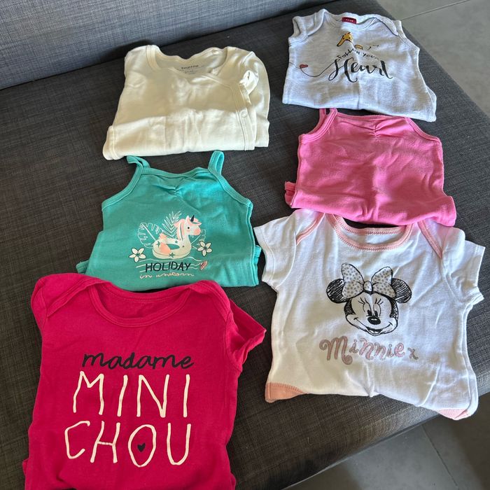 Lot de 6 bodies taille 3-6 mois