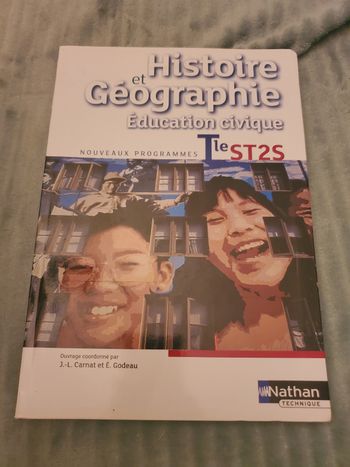 Livre histoire géographie ST2S