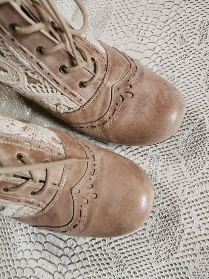 Boots à talons en cuir et dentelle beige Bocage T39 - photo numéro 2