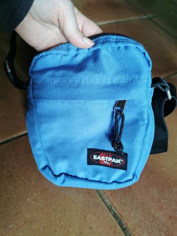 Sacoche bleue à bandoulière Eastpak