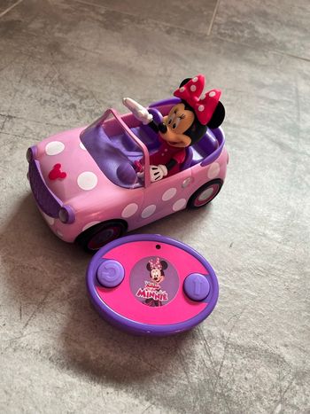 Voiture télécommandée 