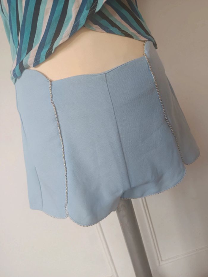 💎 short femme bleu clair et doré été t M 38 neuf extensible carminn Paris - photo numéro 2