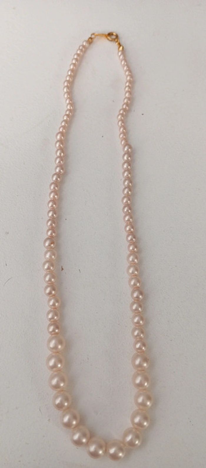 Collier de perles blanche porte - photo numéro 2