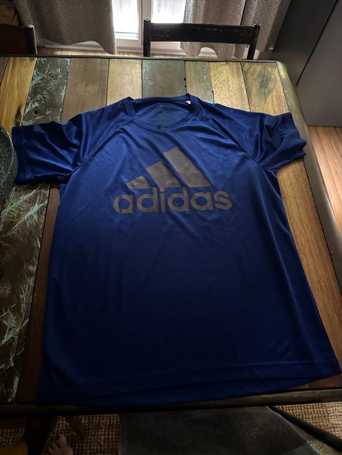 Tee shirt sport Adidas neuf taille M
