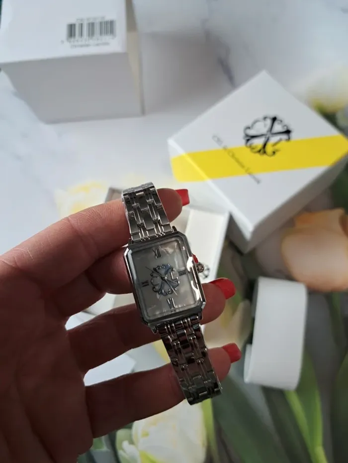 Christian Lacroix montre a quartz argenté et blanc - photo numéro 2