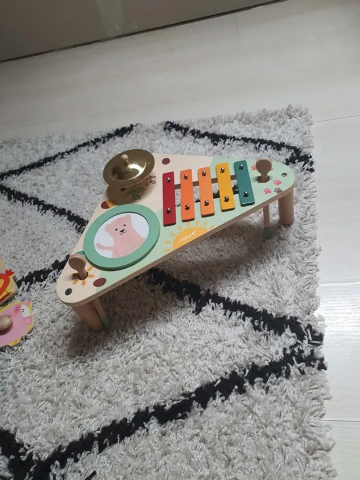 Petite table musicale janod