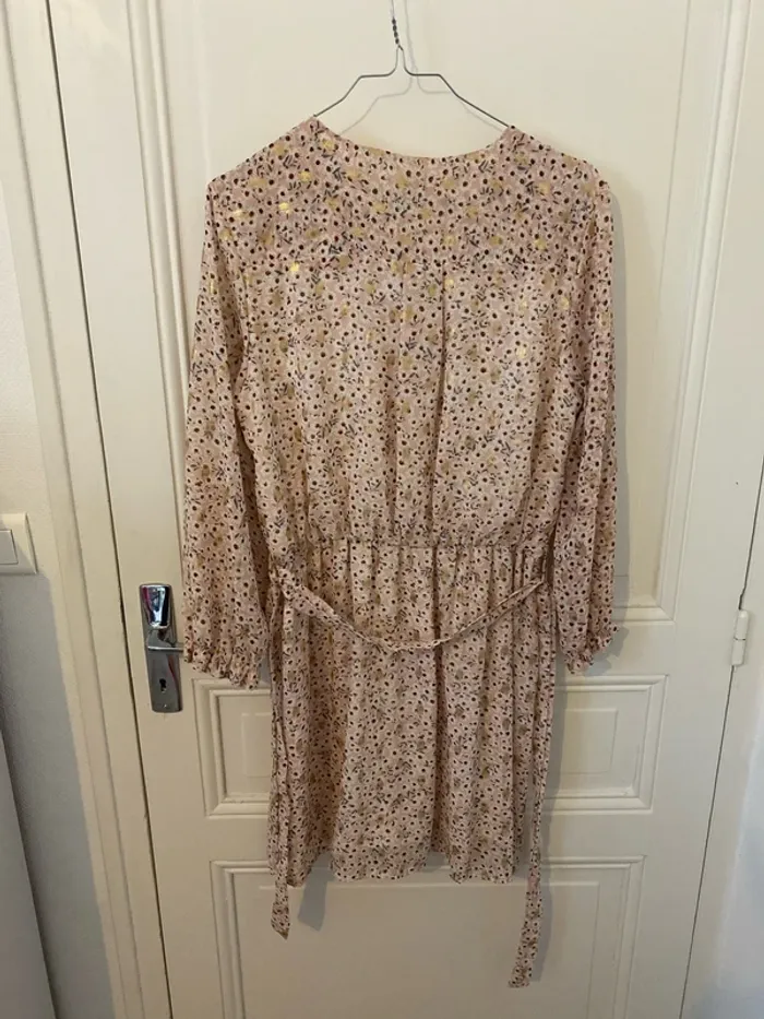 Robe à fleurs rose et dorée - photo numéro 7