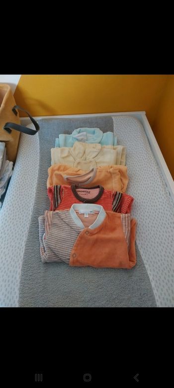 Lot de 11 articles 1 mois