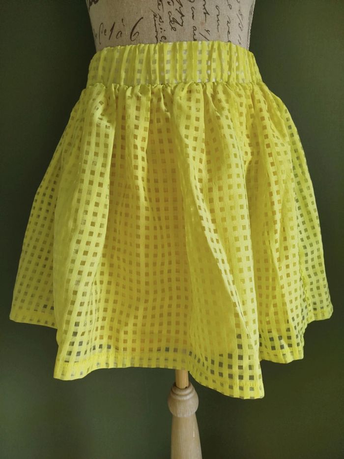 Jupe jaune - photo numéro 3