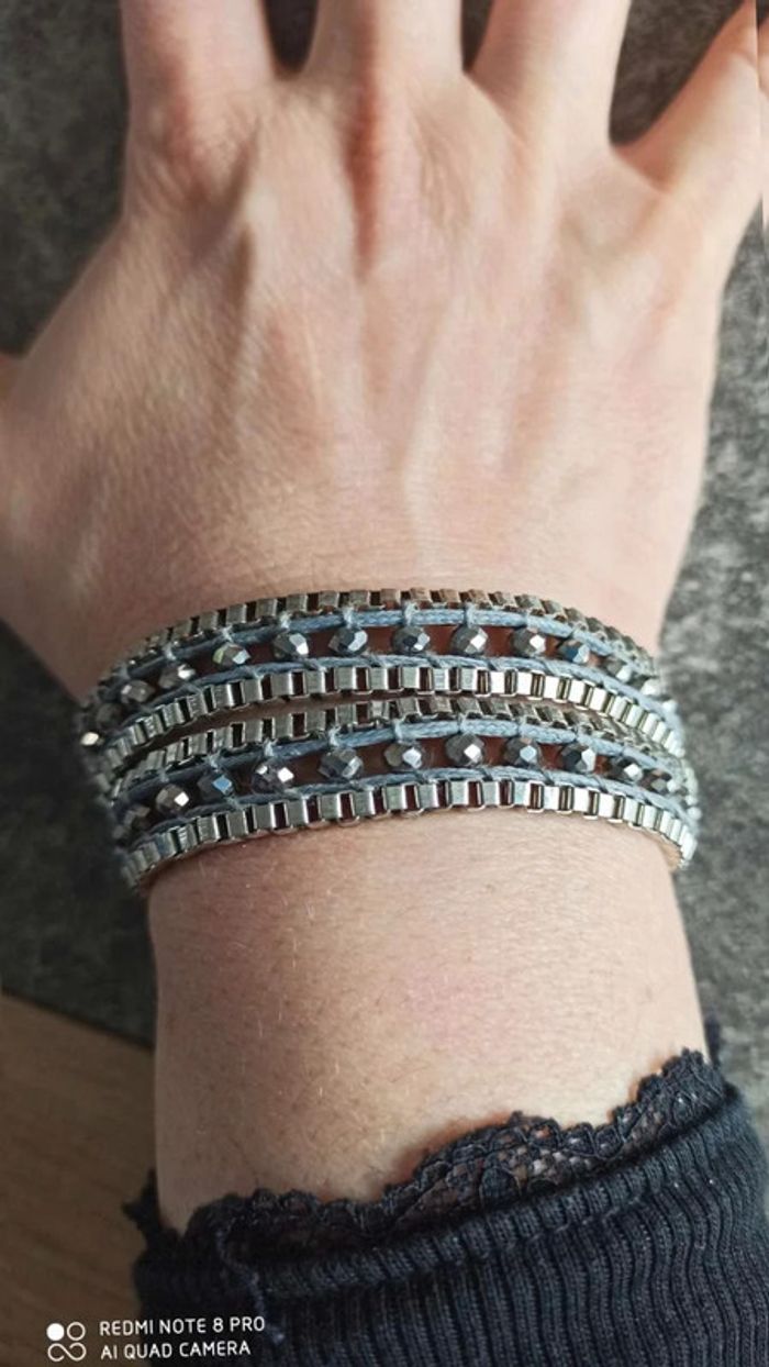 Bracelet argenté gris