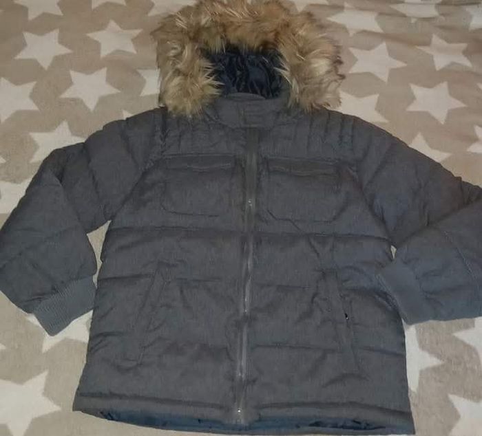 Blouson kiabi 12 ans Gris/bleu marine 
Tres bon état car très peu mis - photo numéro 10
