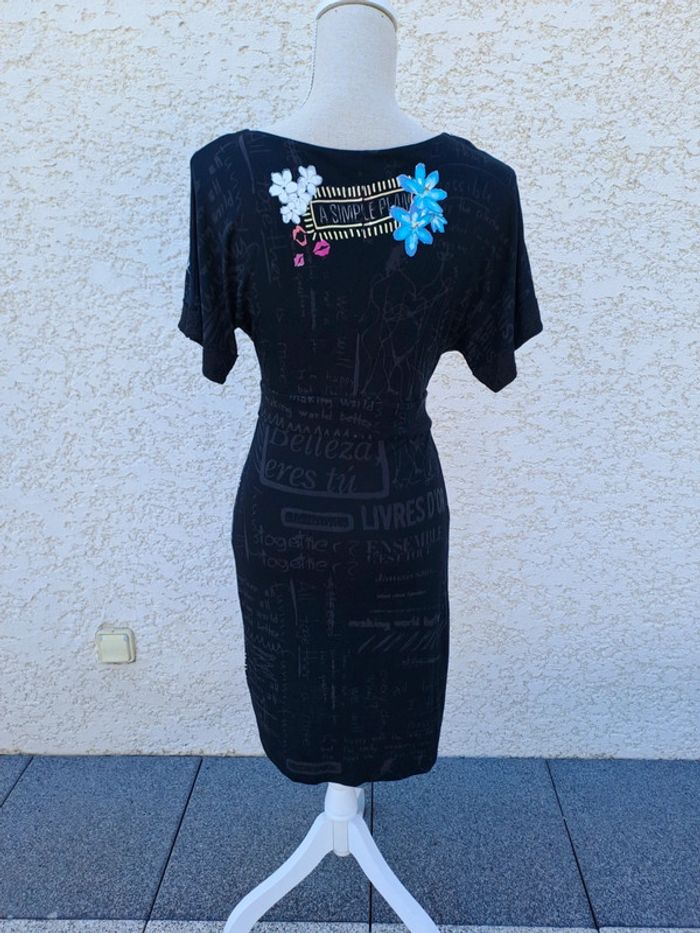 Robe été noire et blanche Desigual t. S décolleté V - photo numéro 5
