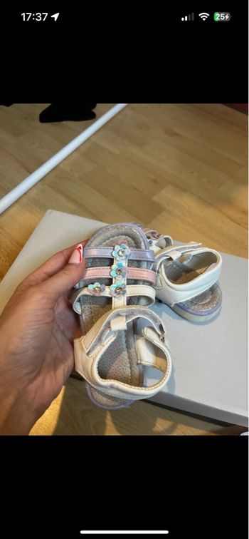 Sandales à fleurs 24