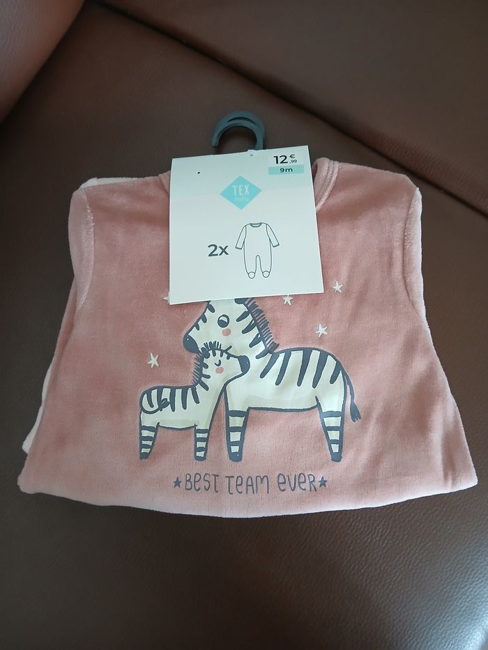 lot de deux pyjamas fille zebre en velours 9 mois