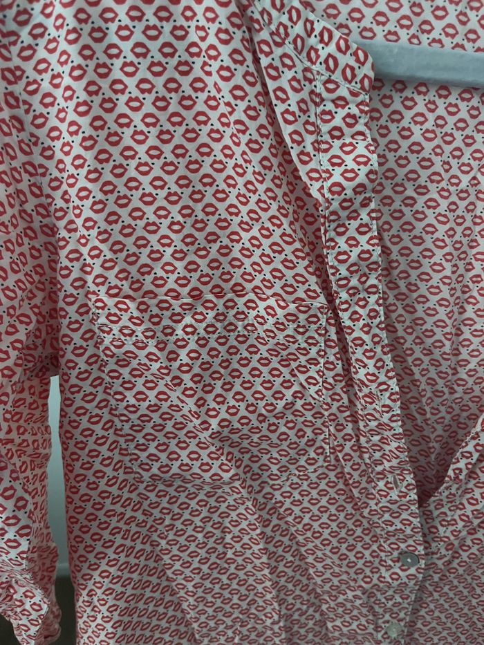 blouse motif lèvre - photo numéro 2