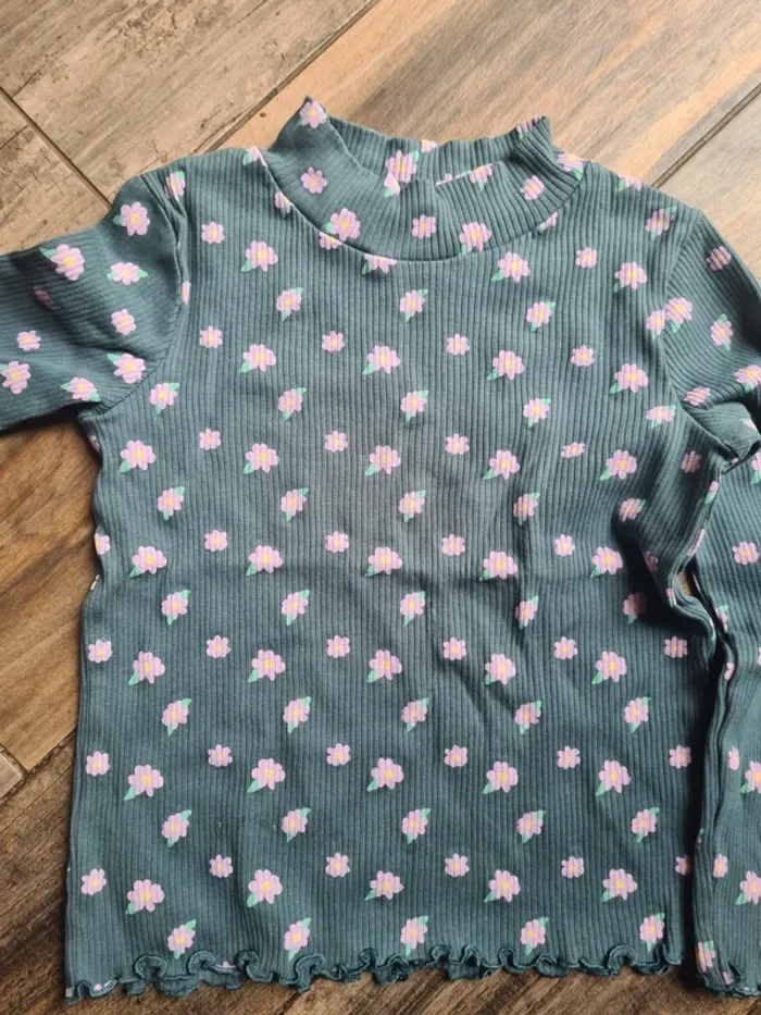 Lot 2 tee shirts 5 ans kiabi - photo numéro 3