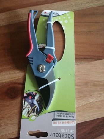 Sécateur de jardin ,neuf 