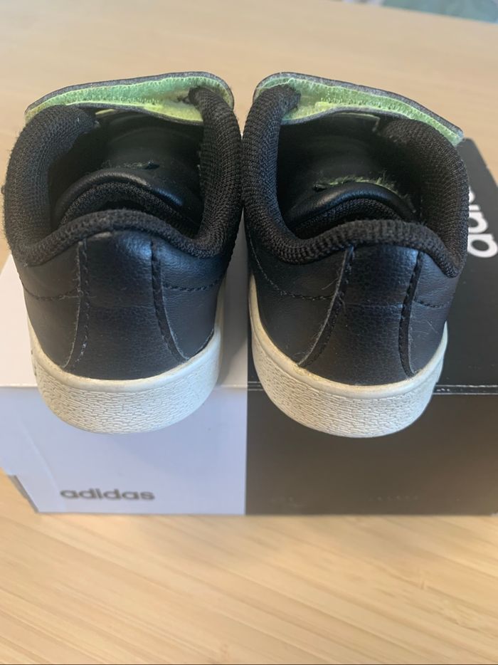 Baskets adidas taille 22 - photo numéro 4