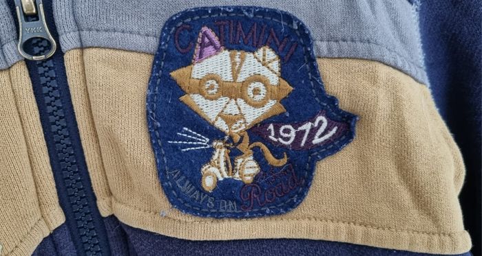 Gros sweat polaire 4 ans Catimini 

Très bon état

Vêtement de première main lavé pour la vente sans trou ni tâche 

Joli dessin / broderie raton laveur - photo numéro 4