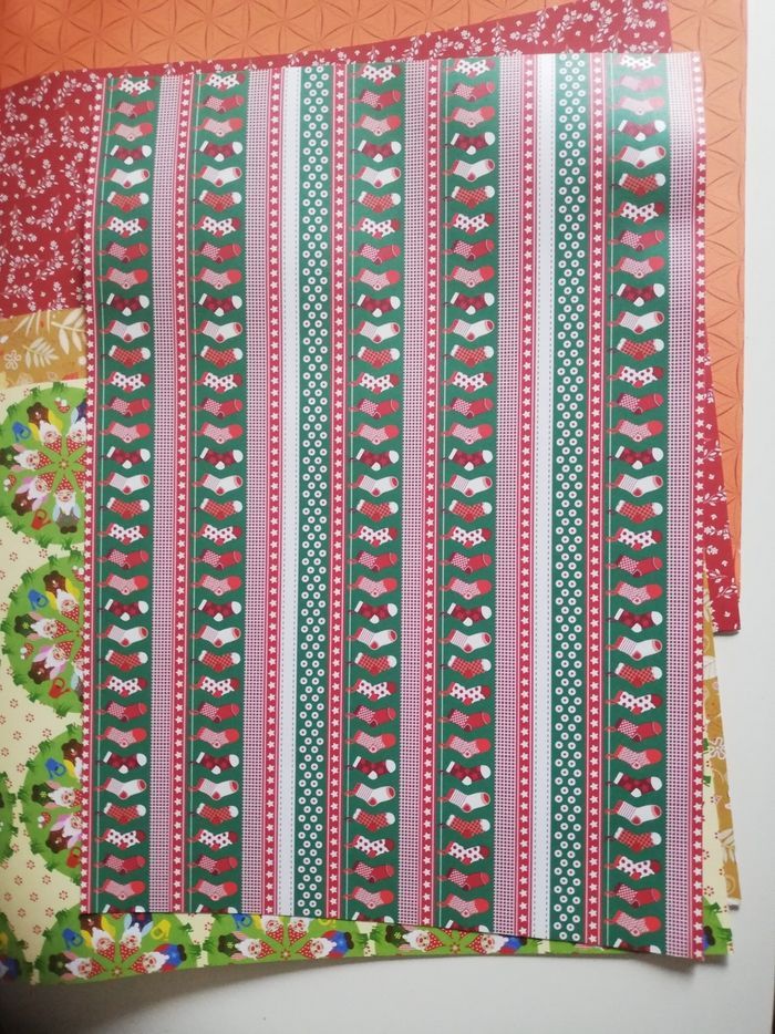 Lot de 9 feuilles cartonné décor de Noël pour loisirs créatifs