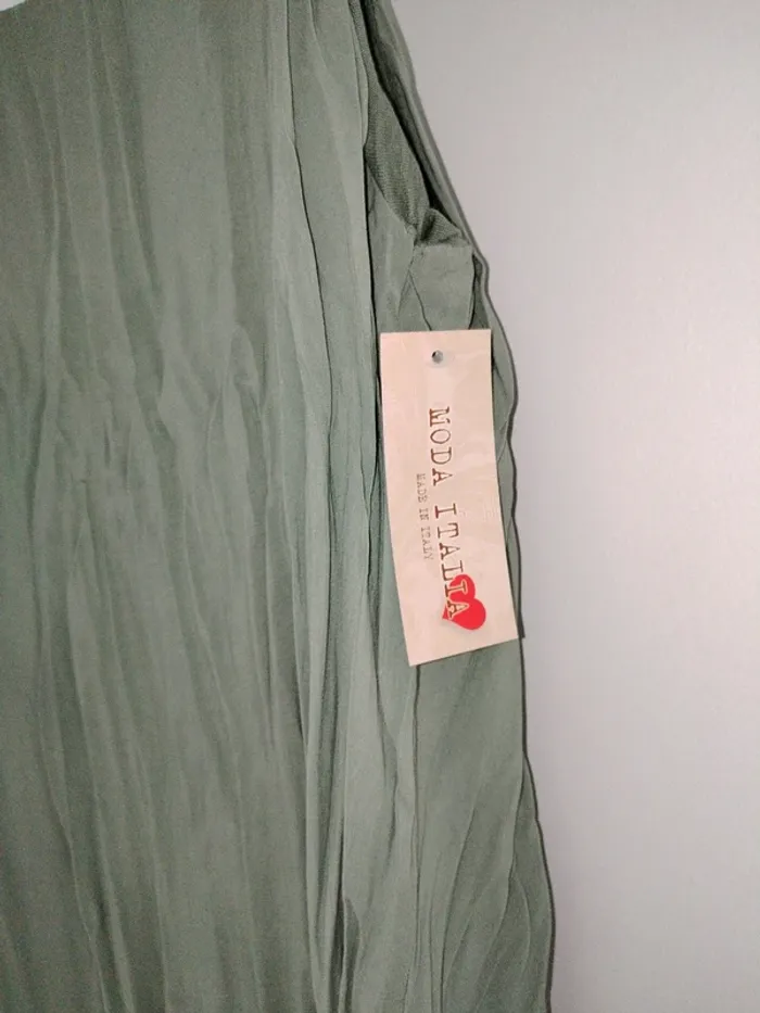 Robe d'été mi-longue à bretelles vert kaki - photo numéro 2