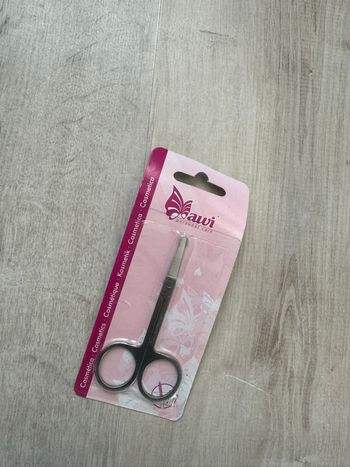 Paire de Ciseaux neuve oreille et nez 