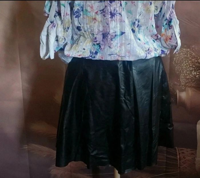 Jolie jupe simili cuir Shein Curve taille 48 - photo numéro 3