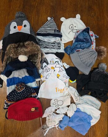 Lot de bonnets/mouffles